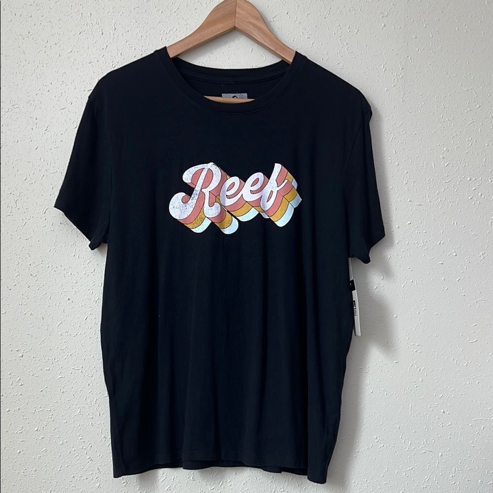 New Reef Surf Black Retro Logo Short Sleeve Graphic
Tee Size M